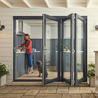 Les portes Bifold extérieures de patio en verre en aluminium double le vitrage